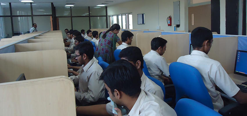 CIPET: Institute Of Plastics Technology Bhubaneswar Computer Lab photo 2